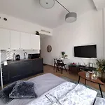 Na Grobli, Przy Kladce Zwierzynieckiej ורוצלב
